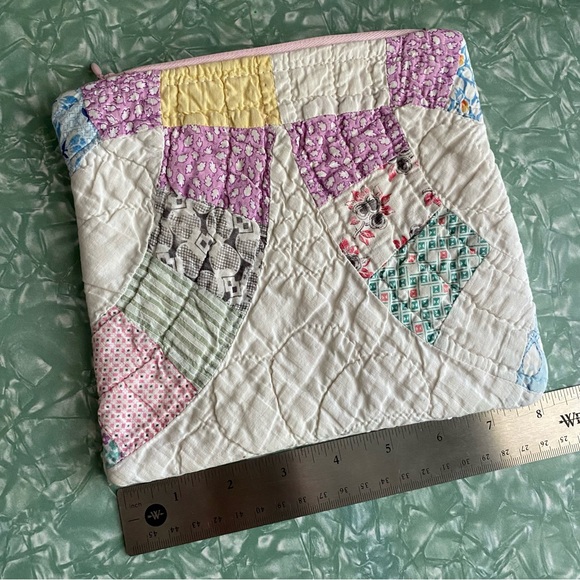 Repurposed Vintage Quilt Catch All Bag - Picture 3 of 5
